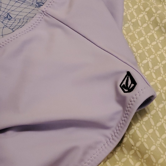 Volcom bathing suit - Picture 6 of 8
